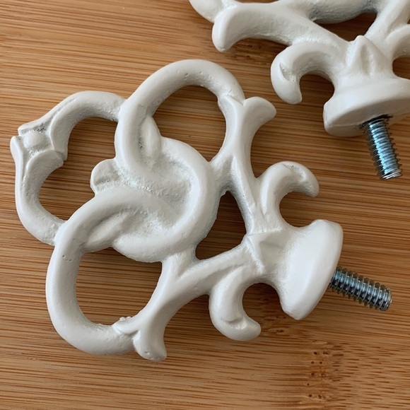 Pottery Barn Teen NIB Set of 2 Antique White Key Window Embouts Finials - Picture 5 of 9